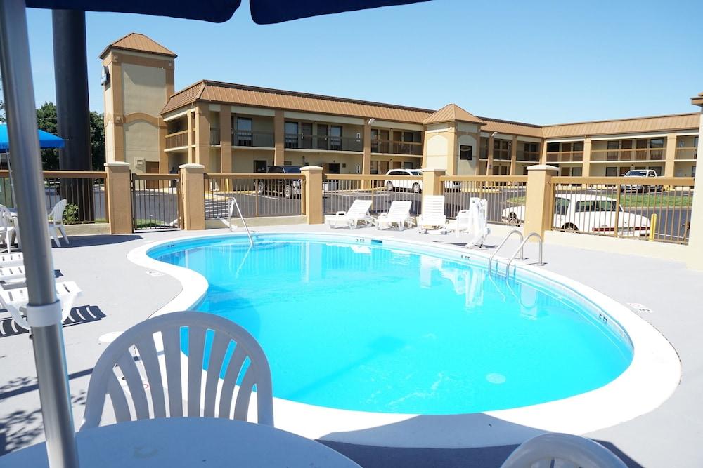 Days Inn By Wyndham Oak Grove/Ft. Campbell Exteriér fotografie